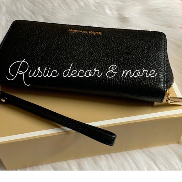 Michael Kors Mercer Travel Continental Wallet - Picture 3 of 5